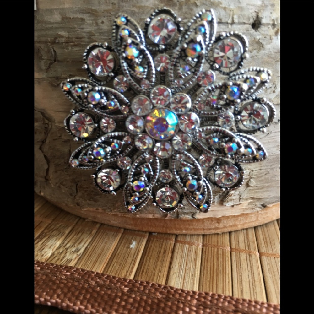 Brooch - Picture 2 of 3